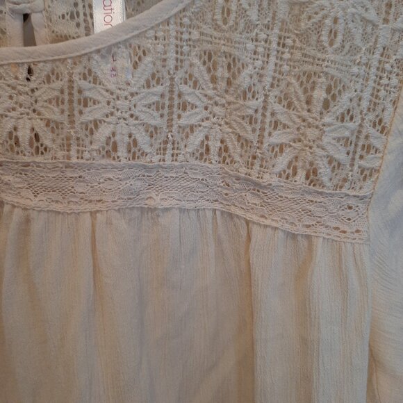 Xhilaration Semi-sheer Swiss Dot Top; Crochet Lace Trim; Large; EUC - Picture 4 of 4